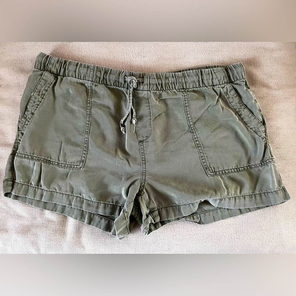 {Gap} Ladies Cargo Shorts
